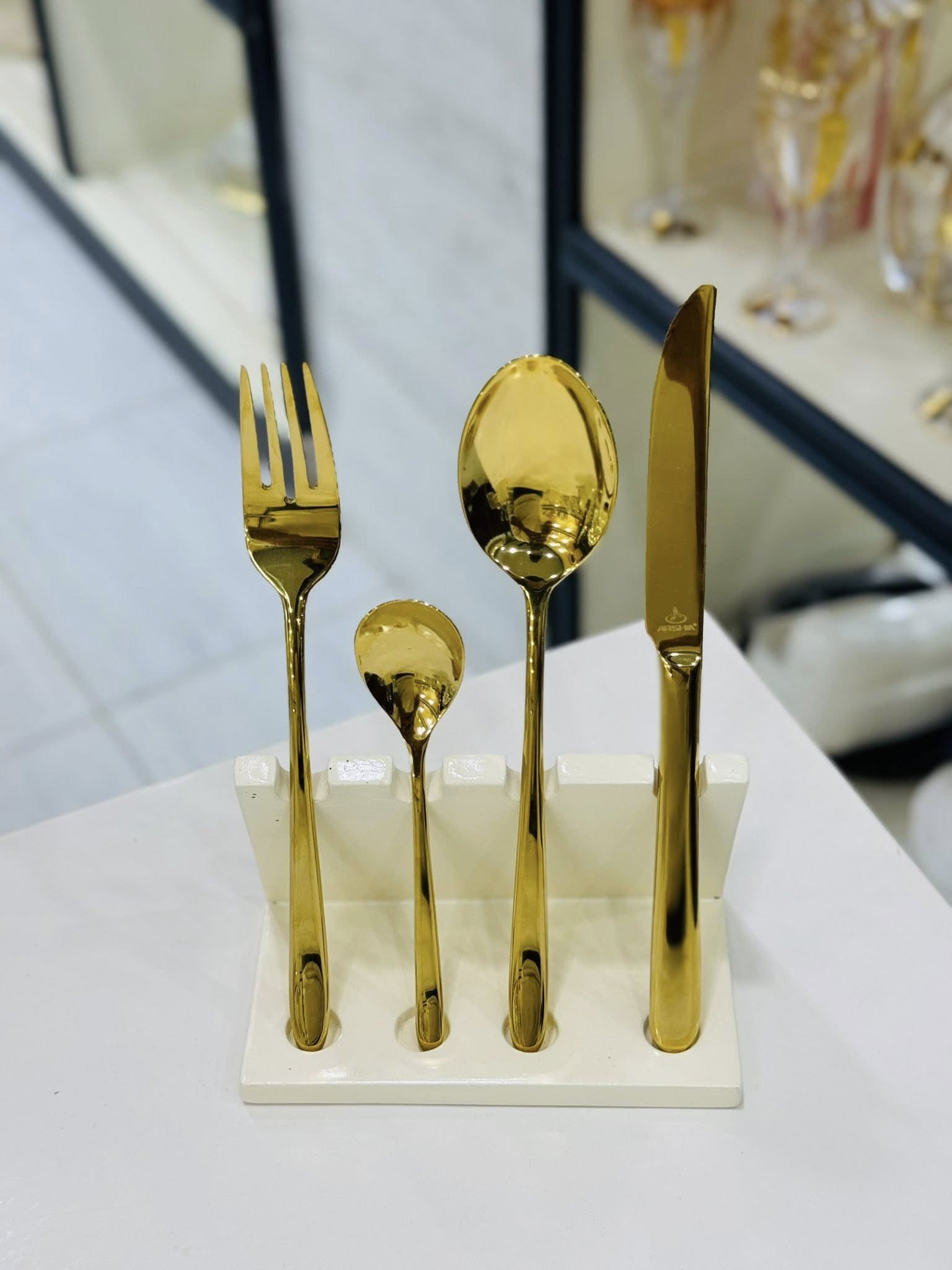 508102104_1137148725118578_128085671560104832_n شنطة معالق أرشيا 86 قطعة دهبى كود 2360 - الصورة 1